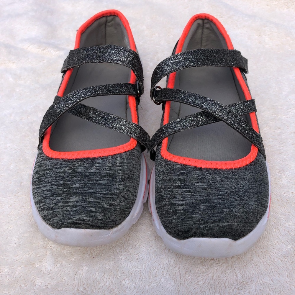 Girls size 1 slip on shoe with Velcro strap